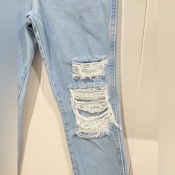Wrangler Straight Leg High Rise Distressed Jeans - Picture 3 of 10